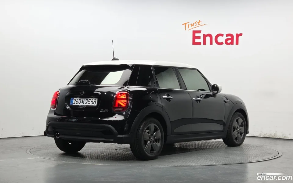 MINI Cooper 5 2022 — миниатюра 2