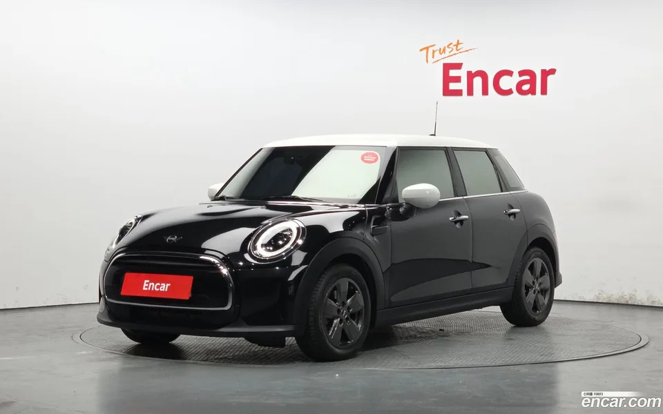 MINI Cooper 5 2022 — фото 1, купить с доставкой в Москву