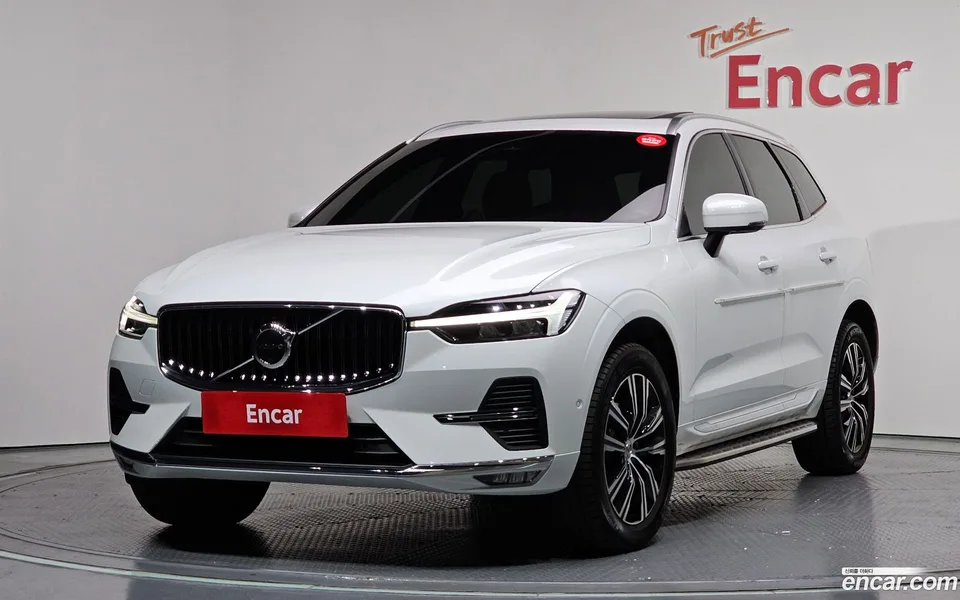 Volvo XC60 B5 2022 — фото 1, купить с доставкой в Москву