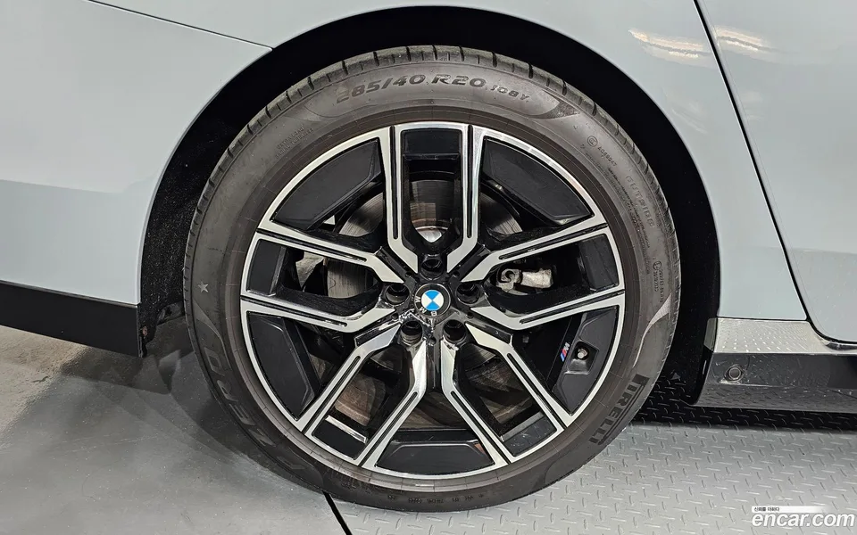 BMW 7 Series 740i xDrive M 2024 — миниатюра 5