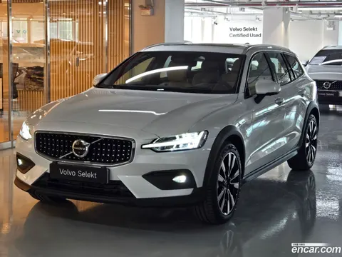 Volvo V60 Cross Country 2025 buy in Moscow