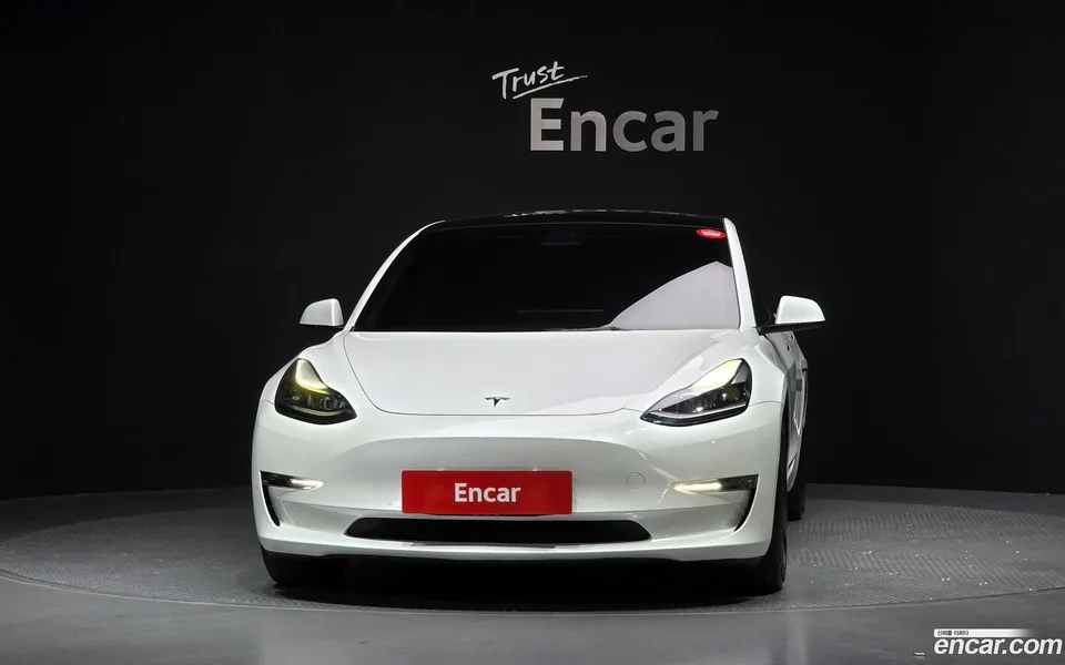 Tesla Model 3 AWD 2022 — миниатюра 3
