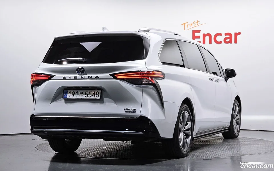 Toyota Sienna 2.5 2WD 2024 — миниатюра 2