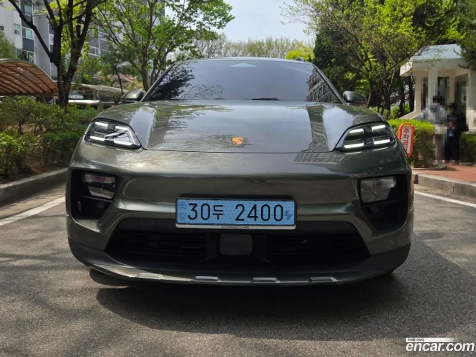 Porsche Macan Electric 4 2025 — миниатюра 2