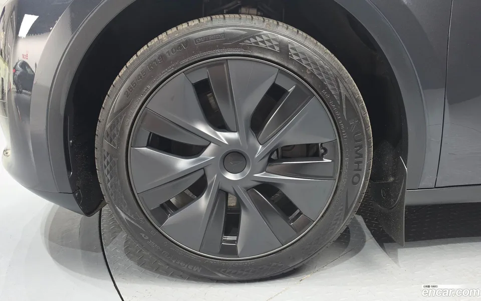 Tesla Model Y RWD 2025 — миниатюра 5