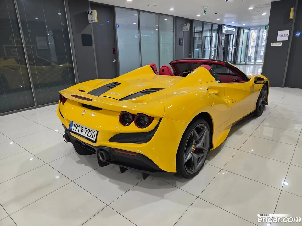 Ferrari F8 Spider 3.9 V8 2022 — миниатюра 2