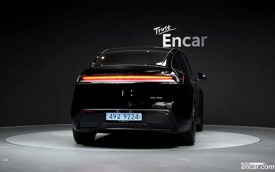 Tesla Model Y AWD 2025 — миниатюра 4