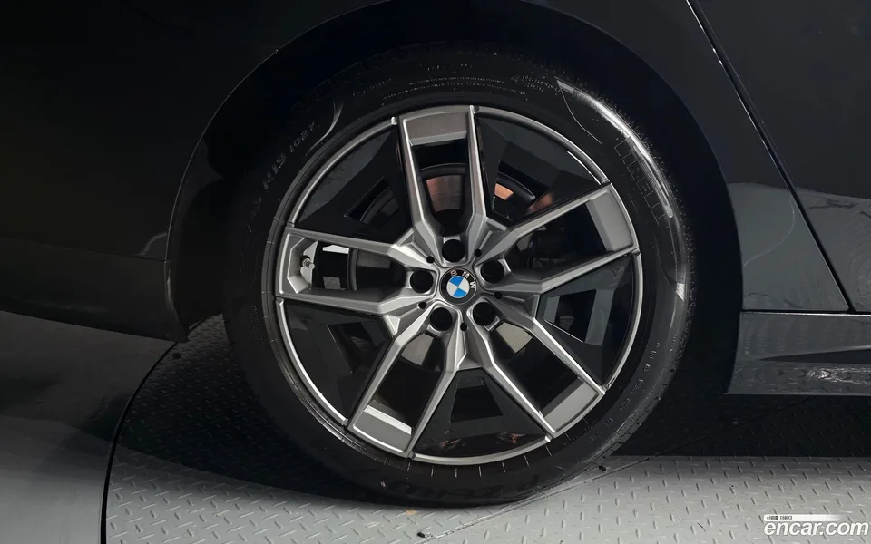 BMW 5 Series 520i 2023 — миниатюра 5