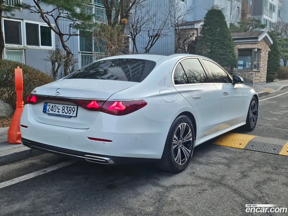 Mercedes-Benz E-Class E200 2025 — миниатюра 2