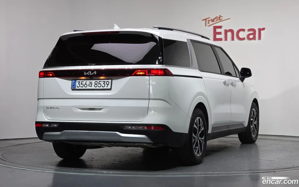 Kia Carnival 9 2023 — миниатюра 2