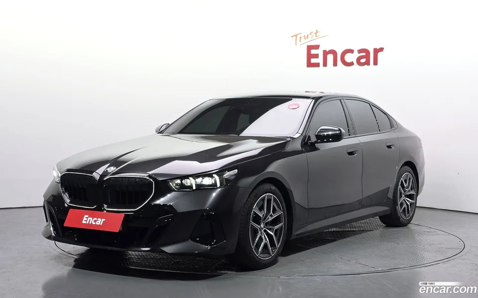 BMW 5 Series (G60) 520i M 2025 — фото 1, купить с доставкой в Москву
