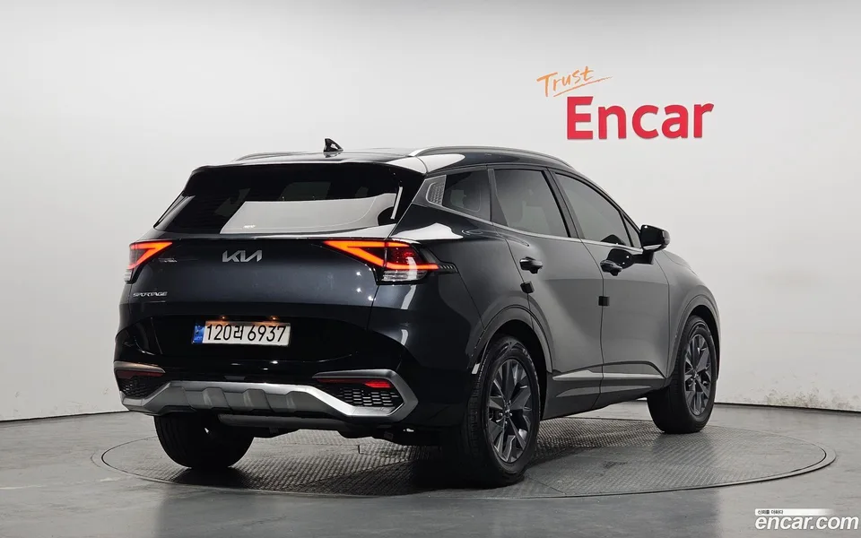 Kia Sportage 1.6 2WD 2023 — миниатюра 2