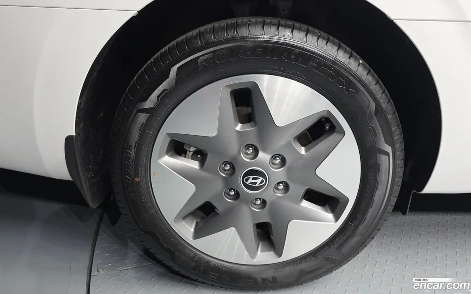 Hyundai Staria 4WD 9 2024 — миниатюра 5