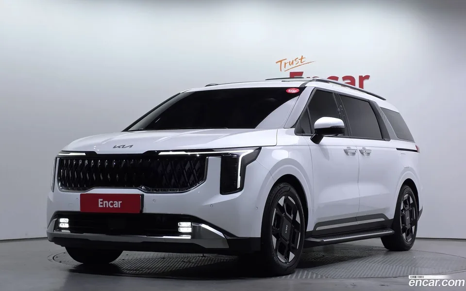 Kia Carnival 7 2025 — фото 1, купить с доставкой в Москву