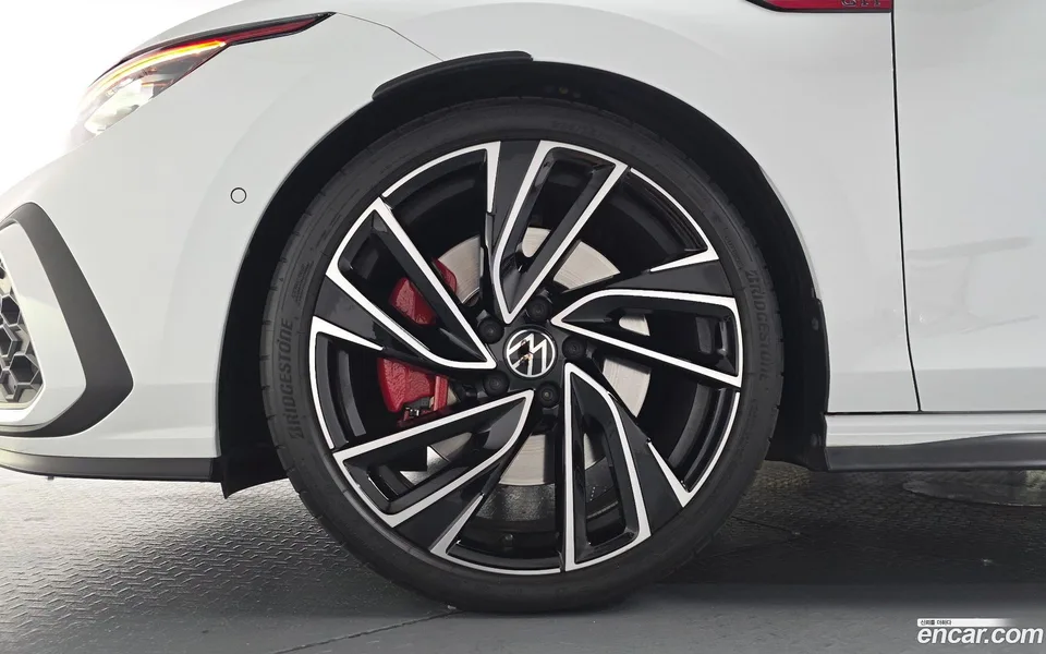 Volkswagen Golf 2.0 GTI 2024 — миниатюра 5