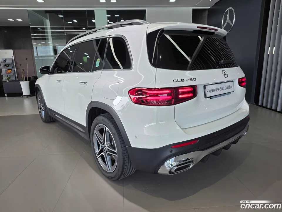 Mercedes-Benz GLB-Class GLB250 4MATIC 2025 — миниатюра 2