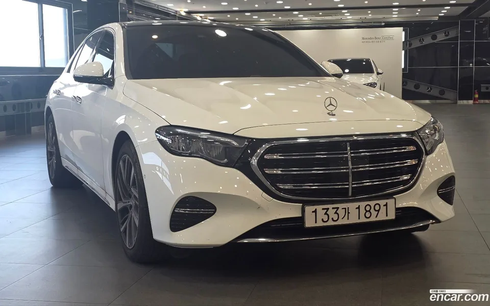 Mercedes-Benz E-Class E220d 4MATIC 2025 — миниатюра 2