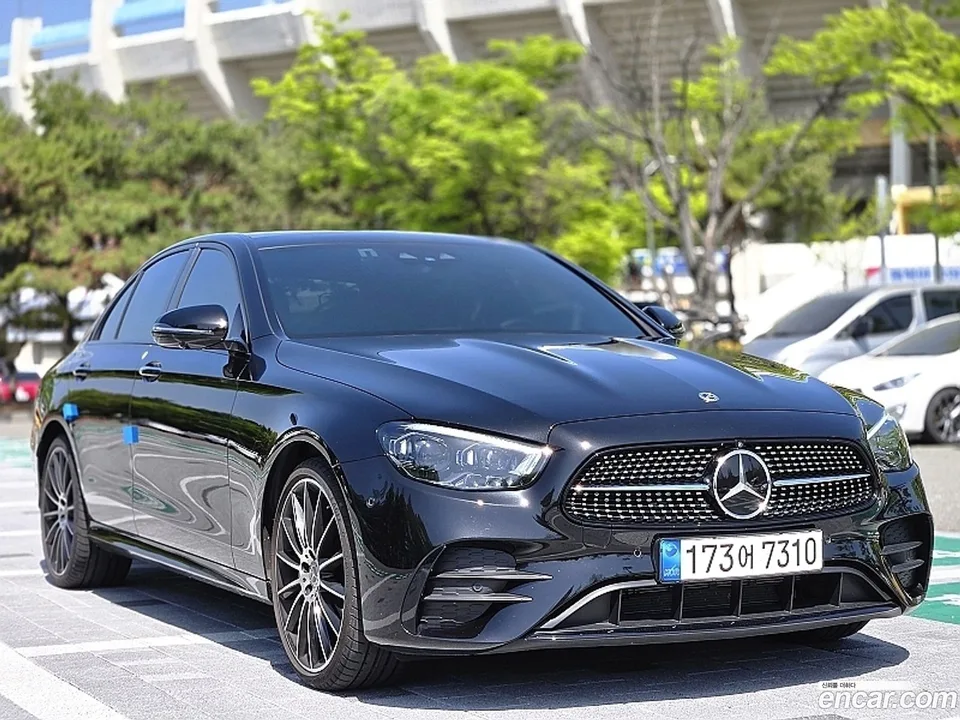 Mercedes-Benz E-Class E350 4MATIC AMG Line 2023 — миниатюра 3