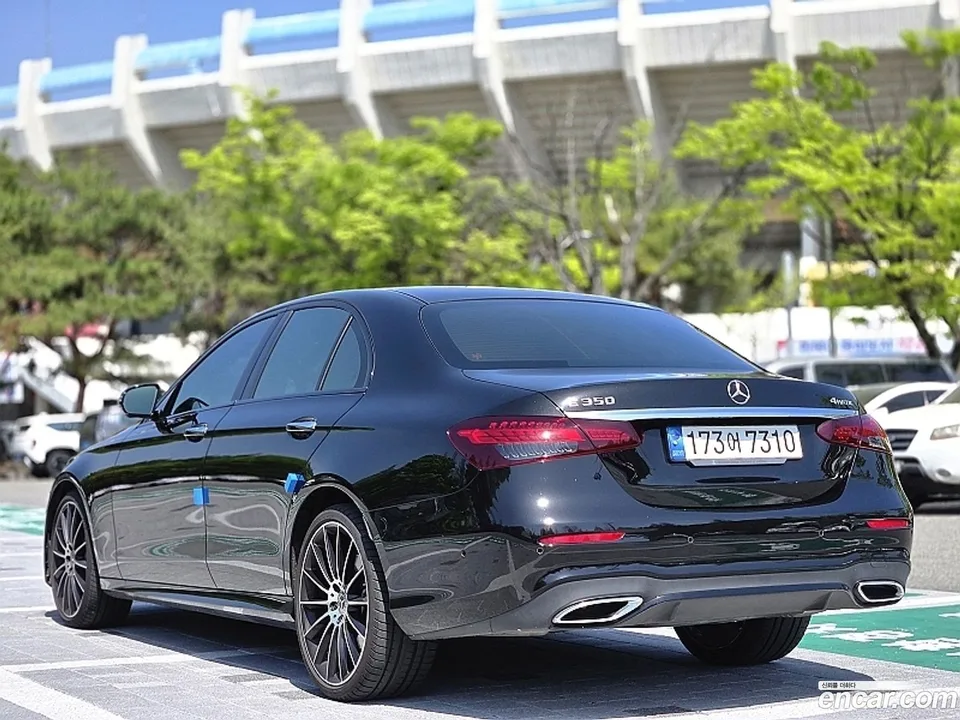 Mercedes-Benz E-Class E350 4MATIC AMG Line 2023 — миниатюра 5