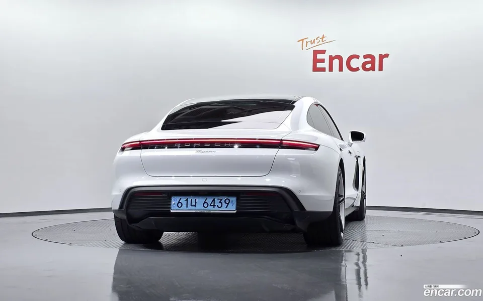 Porsche Taycan 2023 — миниатюра 4