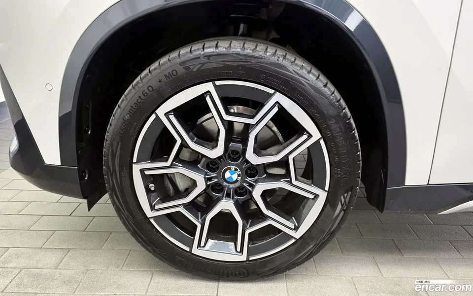 BMW X1 xDrive 20i xLine 2024 — миниатюра 5