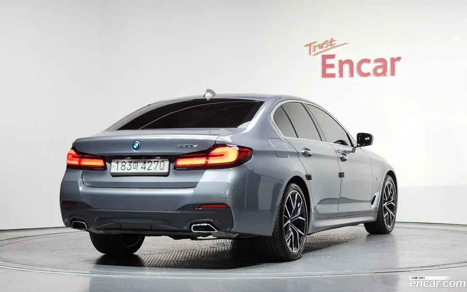 BMW 5 Series 530e M 2023 — миниатюра 2