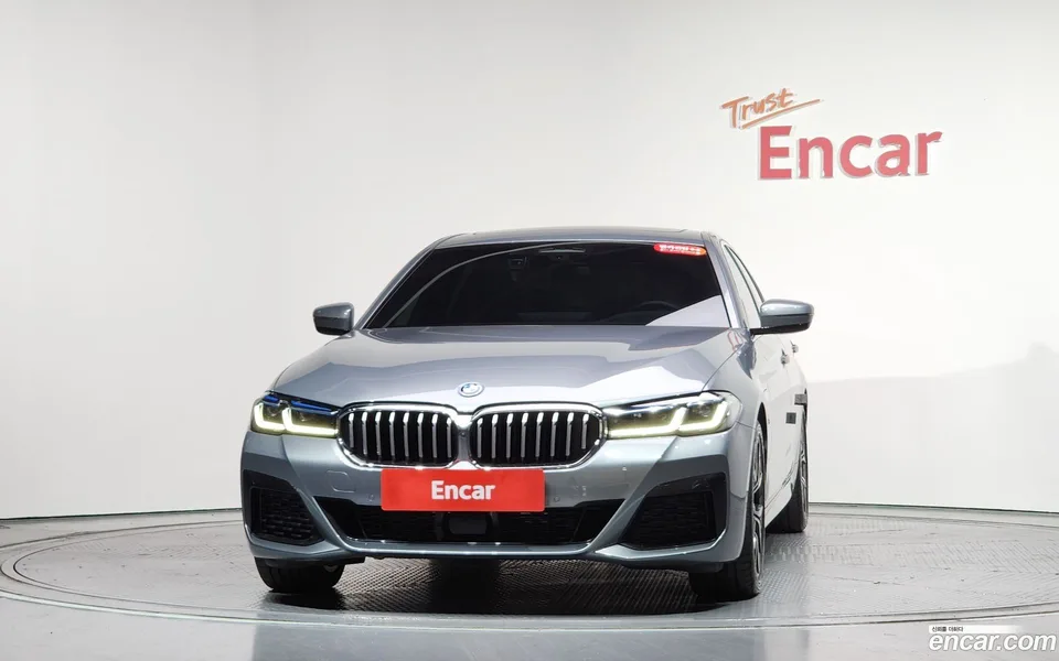 BMW 5 Series 530e M 2023 — миниатюра 3