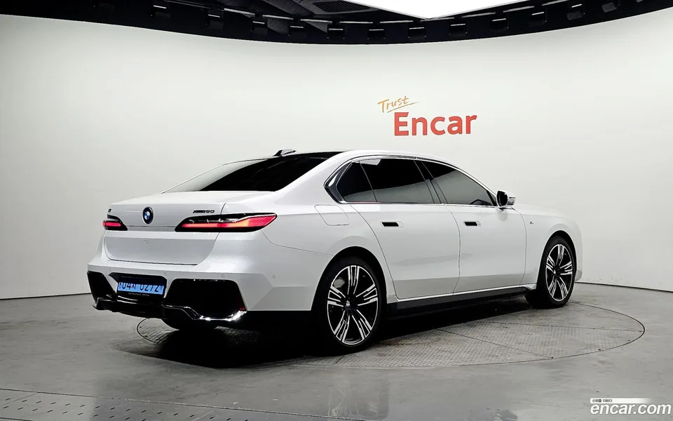 BMW i7 xDrive 60 M 2023 — миниатюра 2