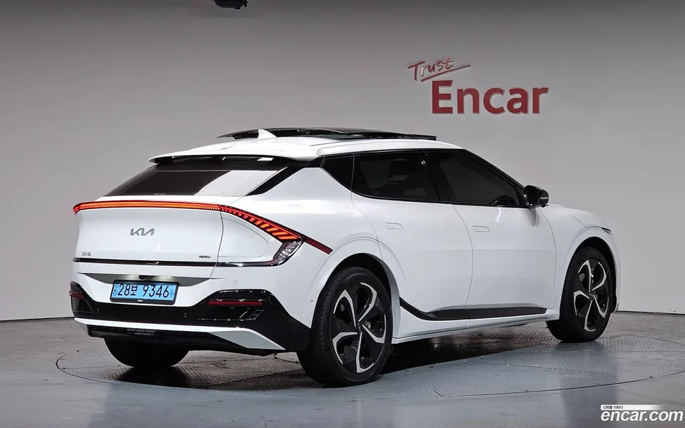 Kia EV6 4WD 2022 — миниатюра 2