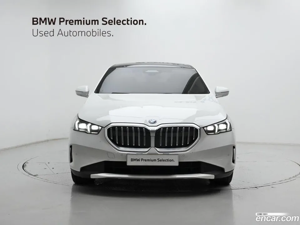 BMW 5 Series 530e 2025 — миниатюра 3