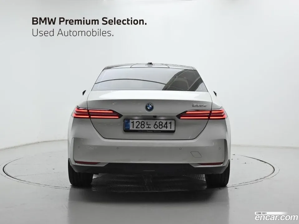 BMW 5 Series 530e 2025 — миниатюра 4