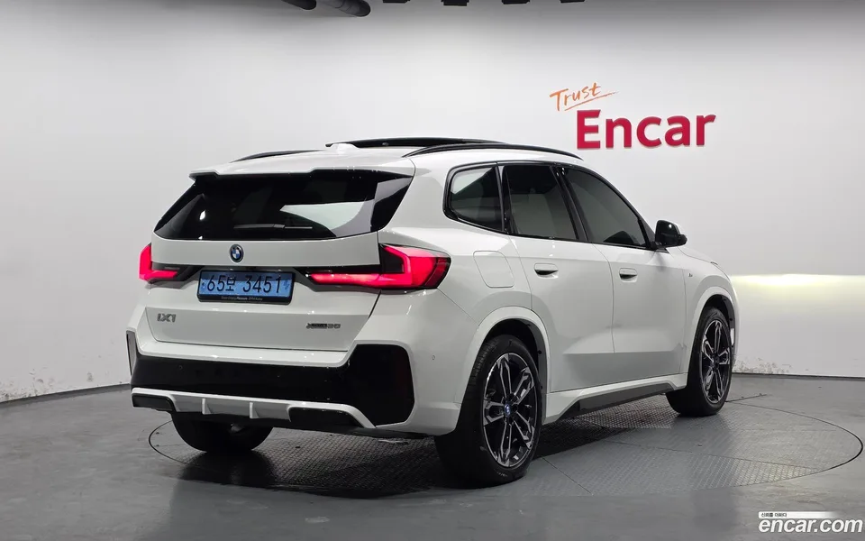BMW iX1 xDrive 30 M 2025 — миниатюра 2