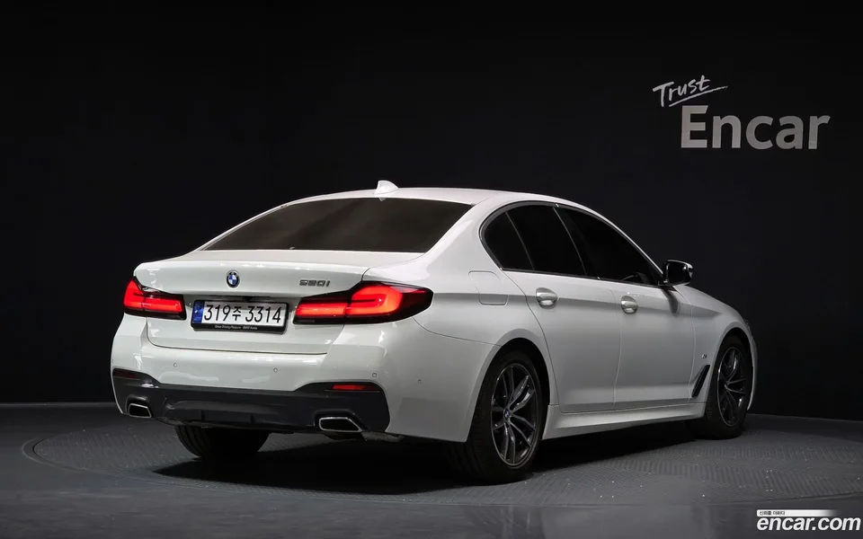 BMW 5 Series 520i M 2023 — миниатюра 2