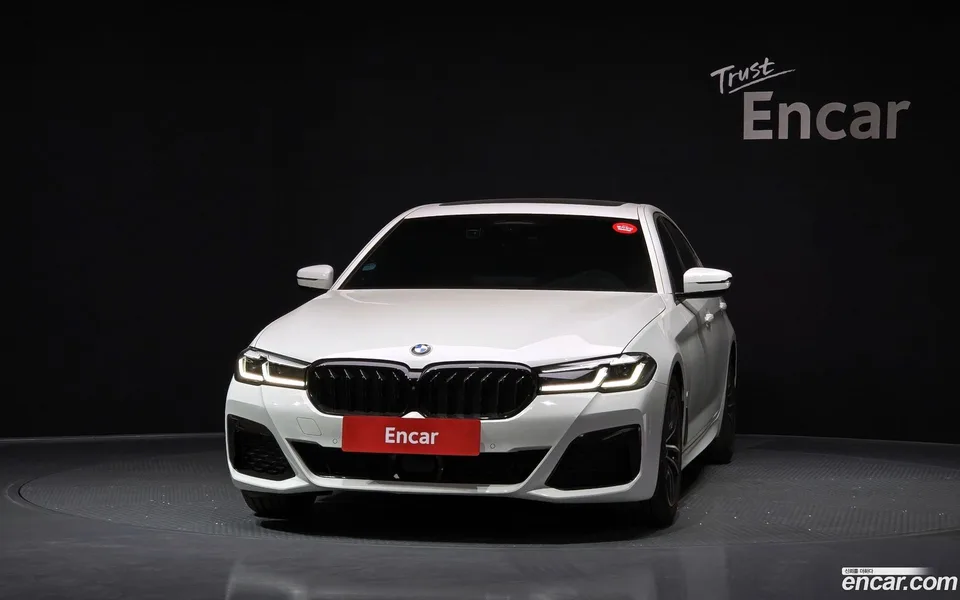 BMW 5 Series 520i M 2023 — миниатюра 3