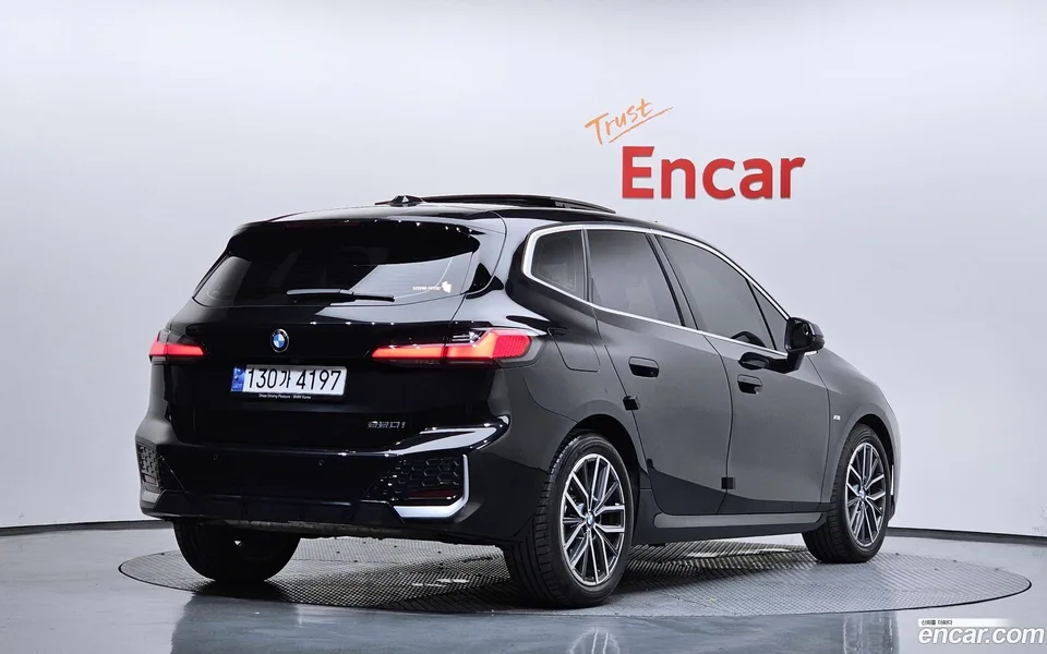 BMW 2 Series Active Tourer 220i M 2023 — миниатюра 2