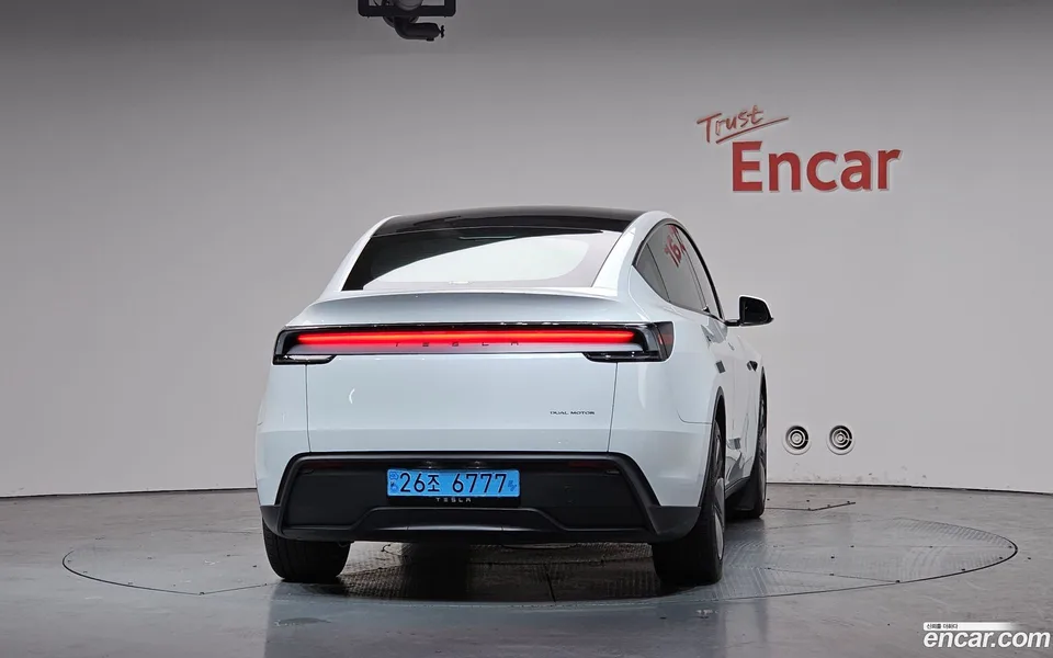 Tesla Model Y AWD 2025 — миниатюра 4