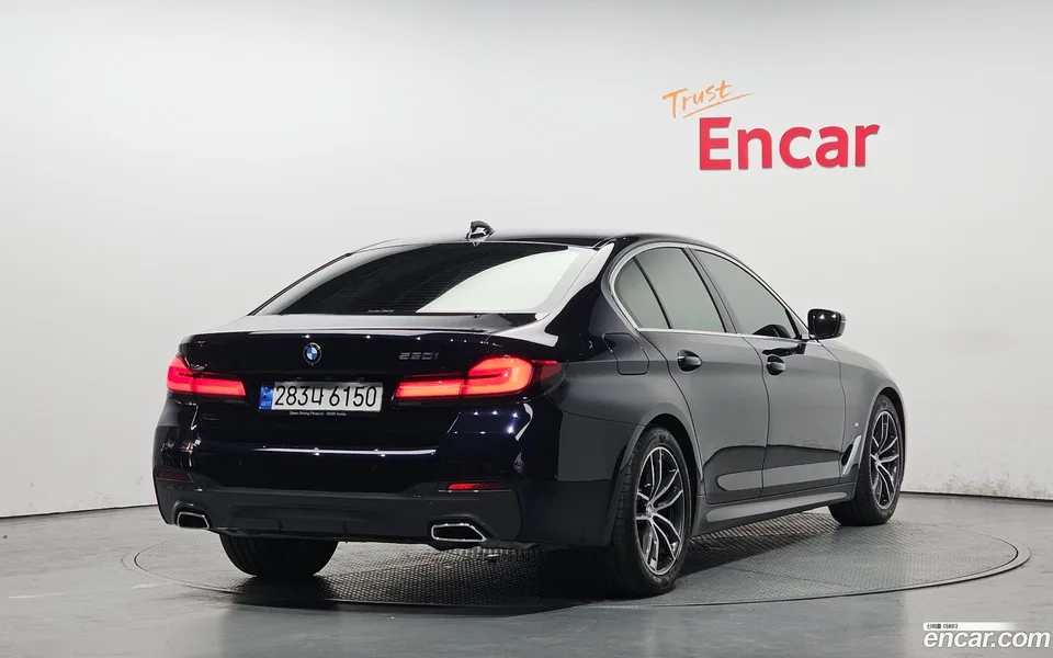 BMW 5 Series 520i M 2022 — миниатюра 2