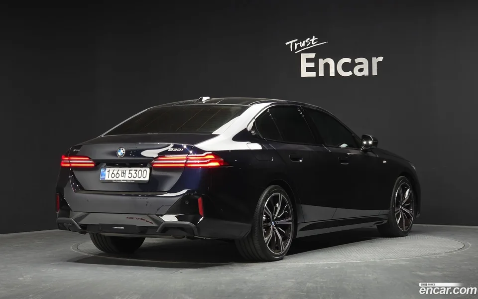 BMW 5 Series 530i xDrive M 2025 — миниатюра 2