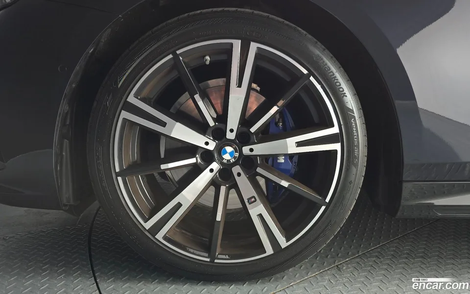 BMW 5 Series 530i xDrive M 2025 — миниатюра 5