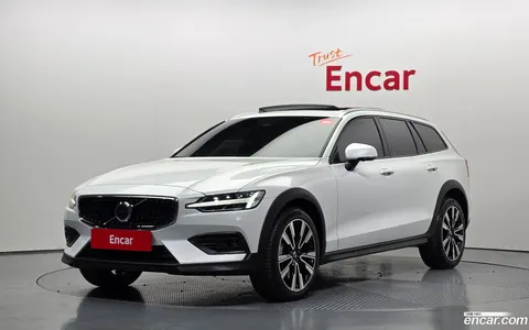 Volvo V60 Cross Country 2023 buy in Moscow