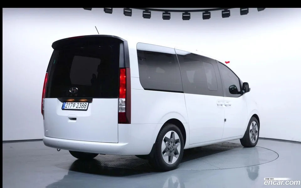 Hyundai Staria 4WD 9 2023 — миниатюра 2