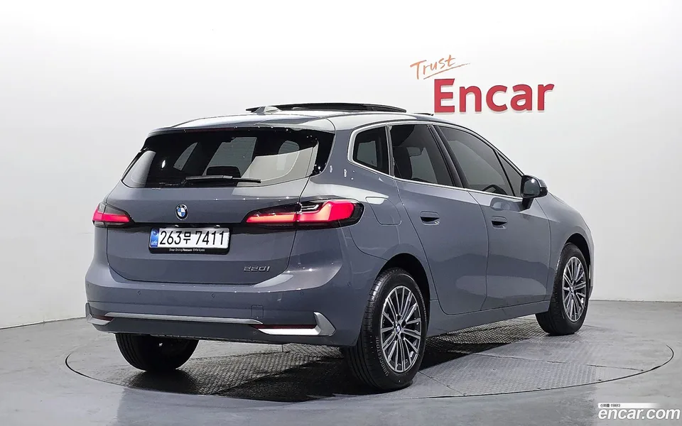 BMW 2 Series Active Tourer 220i 2025 — миниатюра 2
