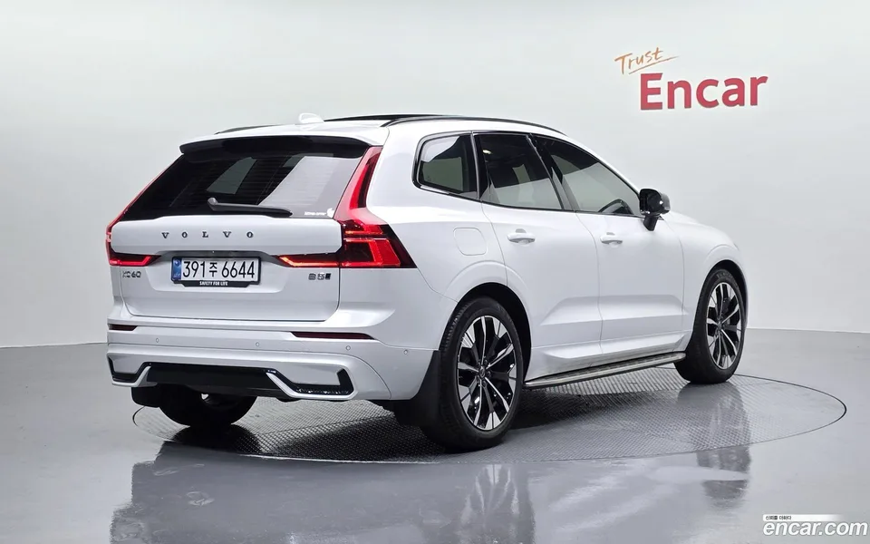 Volvo XC60 B5 2025 — миниатюра 2