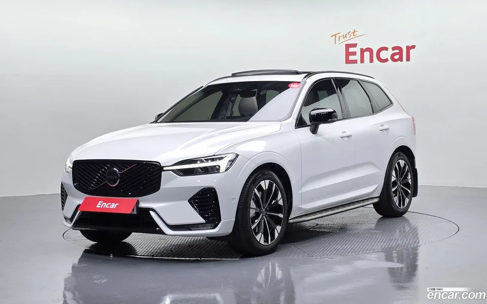 Volvo XC60 B5 2025 — фото 1, купить с доставкой в Москву