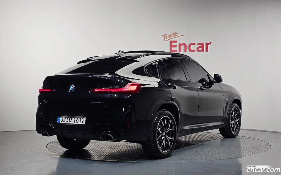 BMW X4 xDrive20i M 2022 — миниатюра 2