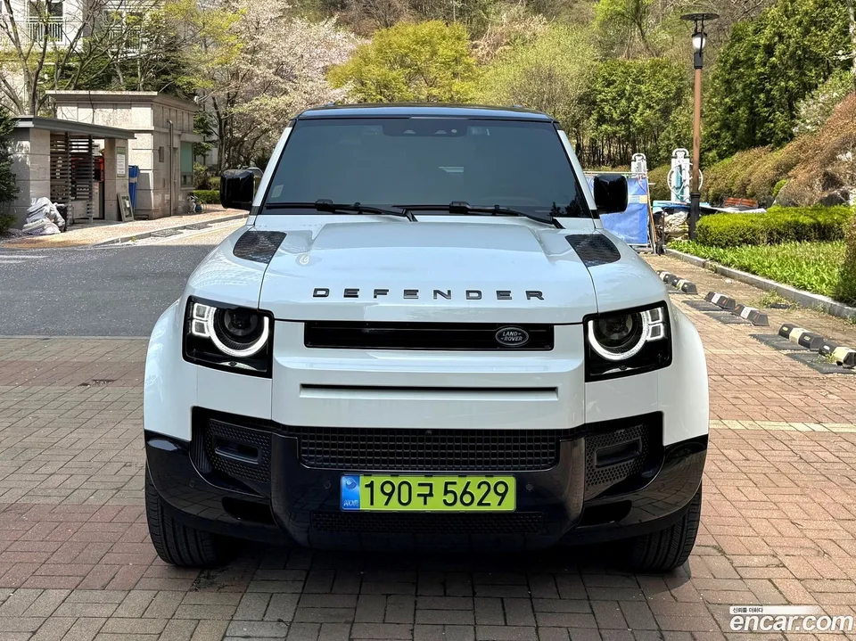 Land Rover Defender 110 P300 X- SE 2025 — миниатюра 3