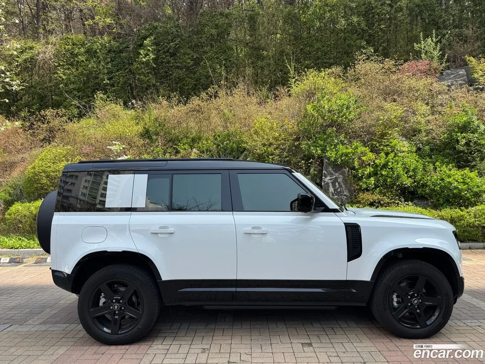 Land Rover Defender 110 P300 X- SE 2025 — миниатюра 4