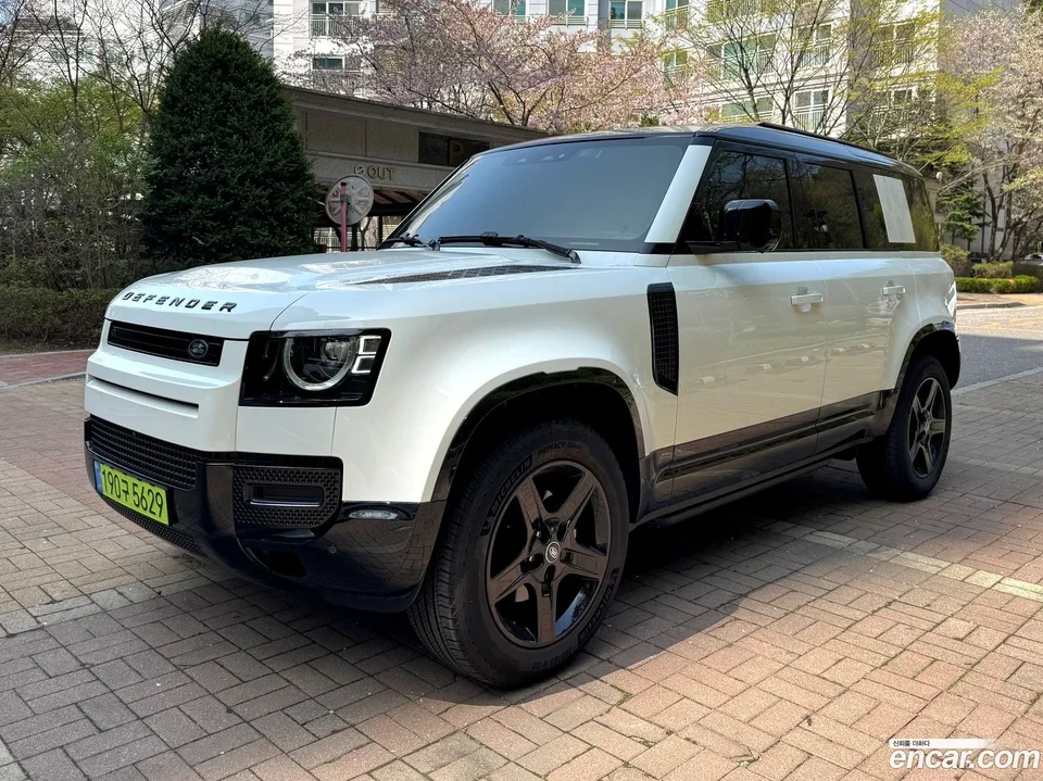 Land Rover Defender (L663) 110 P300 X- SE 2025 — фото 1, купить с доставкой в Москву