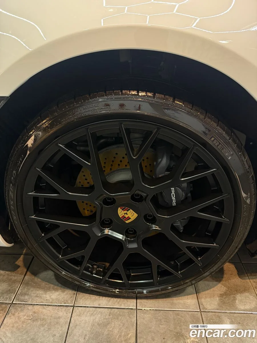 Porsche 911 (992) 2024 — миниатюра 5