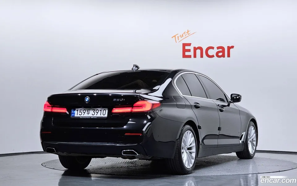 BMW 5 Series 520i 2023 — миниатюра 2